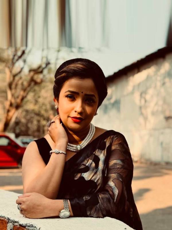 Apurva nemlekar in black saree