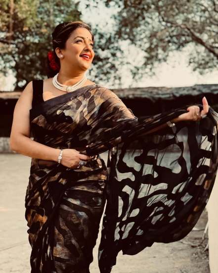 Apurva nemlekar in black saree