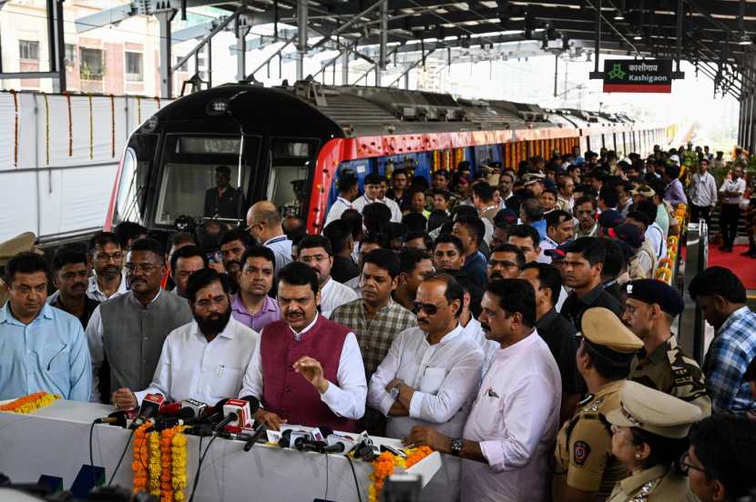 Dahisar East And Kashigaon Metro Photos