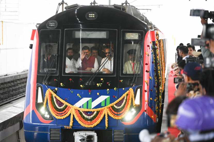 Dahisar East And Kashigaon Metro Photos