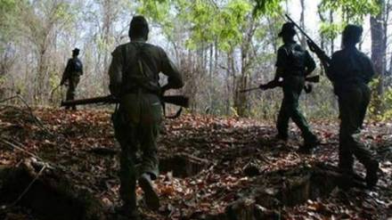 Police Naxal encounter in Kawande forest Gadchiroli news
