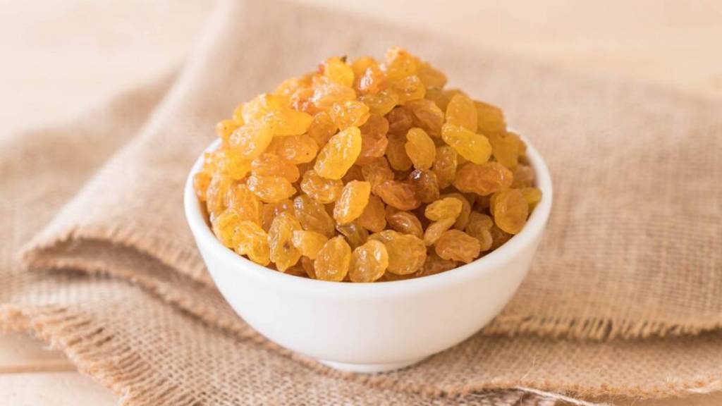 Health Benefits Of Eating soaked Raisin