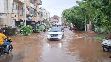 Heavy rains lashed Sangli in the afternoon disrupting normal life