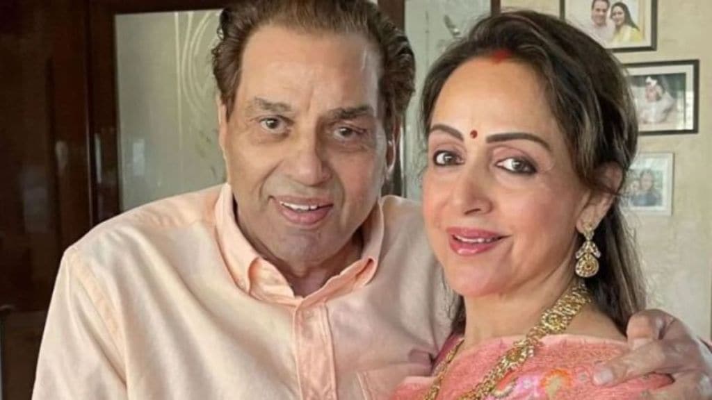 dharmendra booked 100 rooms to secret hema malini first pregnancy
