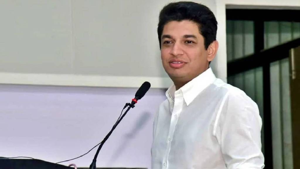Legislative Council member Satyajit Tambe praised Devendra Fadnavis and criticized Rahul Gandhi