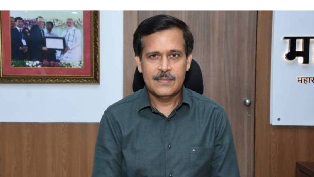 Lokesh Chandra Chairman of Mahavitaran recently ordered that employees should not leave the headquarters without prior permission