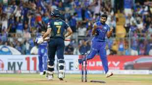 Mumbai Indians vs Gujarat Titans Live Match Score Updates in Marathi