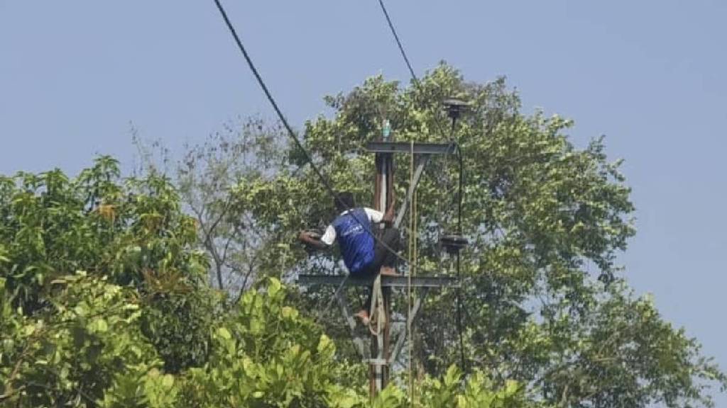 dahanu Negligence of MSEB contractors electricity repair works over workers safety issue
