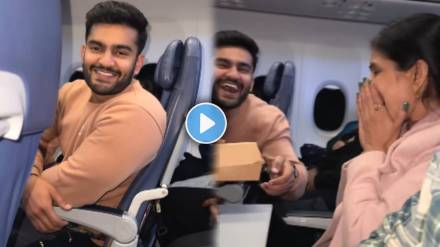 Man Celebrate Mother Birthday In Flight