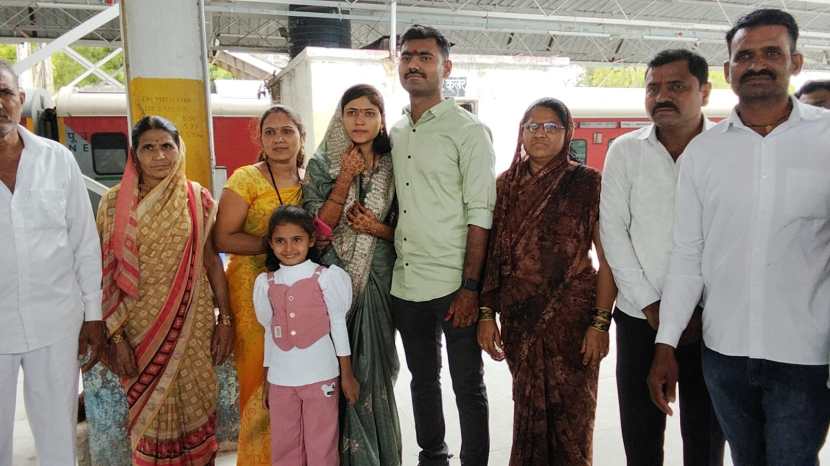 Jawan Manoj Patil With His Family