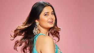 Marathi actress Prajakta mali looks beautiful in peacock colour dress