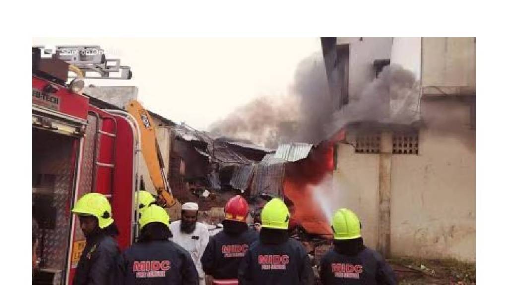 Massive fire breaks out at Central Textile Towel Factory in Akkalkot Road MIDC