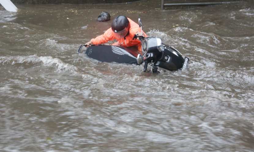 Mumbai pune heavy rain photos
