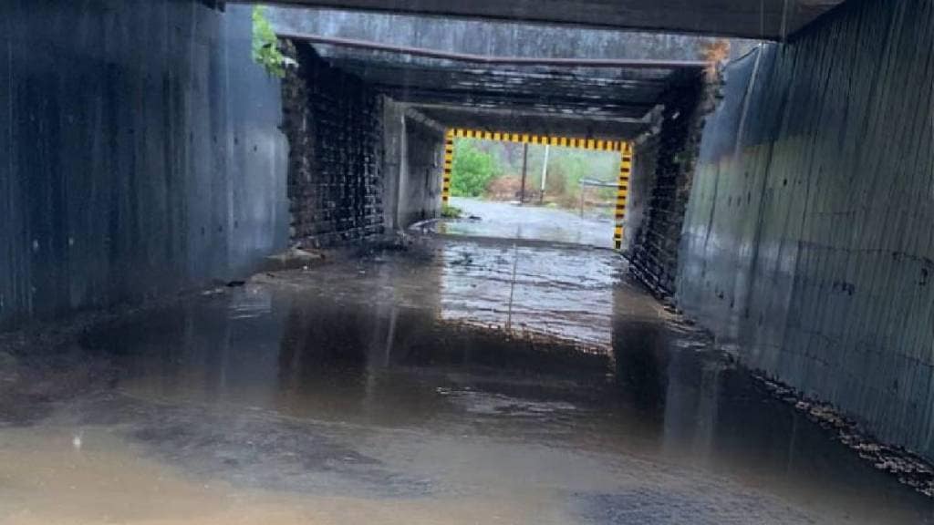 unseasonal rains mud water Navali subway of Palghar citizens suffers unseasonal rains mud water Navali subway of Palghar citizens suffers