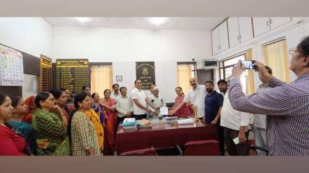 nashik BJP divyang aghadi CIDCO board protested on tuesday over contaminated water supply issues