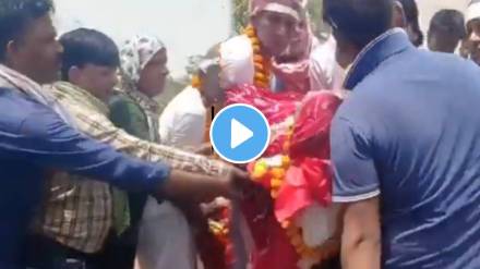 Viral video Jaipur Two Brothers Fight For Silver Bangles Of Mother At Her Funeral Video