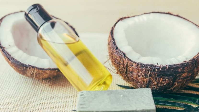 Five Benefits Of Applying Coconut Oil After Your Bath
