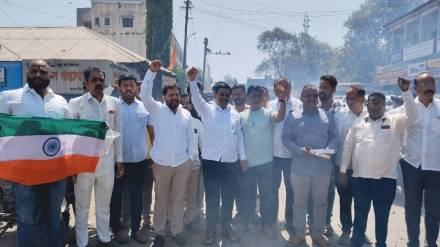 satara residents celebrated Indias Operation Sindoor with firecrackers and slogans in morning