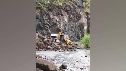 Heavy rain in Mandhardev triggered landslides along the Wai Mandhardev road gorge area