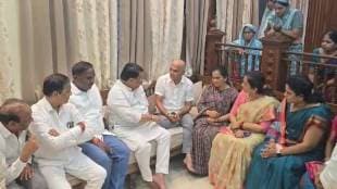 Congress leader Vijay Wadettiwar demanded the Vaishnavi suicide accused be hanged at Bhar Chowk