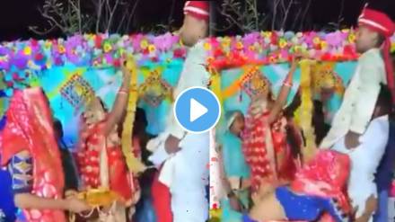Funny video during varmala ceremony bride friend pulled down the groom friend trousers