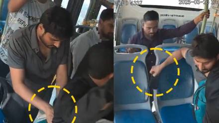 Shocking video Mobile Robbery In Delhi Dtc Bus Caught On Cctv Video Goes Viral on social media