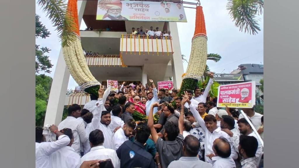 Chhagan Bhujbal opposition to the new turnpike road continues hints of cuts in Kumbh Mela funds