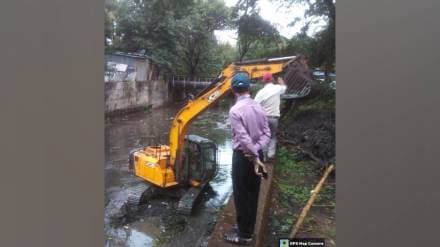 Kolhapur s first rain exposed poor drain cleaning roads filled with garbage and ongoing cleanup