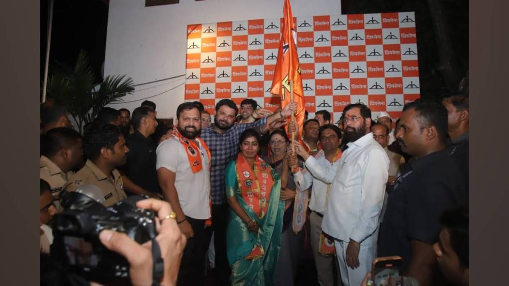 Mumbai ex corporator Sujata Sanap left Thackeray to join shiv sena Shinde party