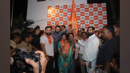 Mumbai ex corporator Sujata Sanap left Thackeray to join shiv sena Shinde party