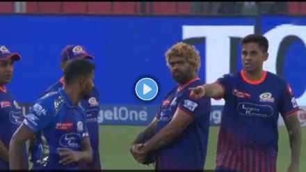 Hardik Pandya Suryakumar Yadav Play Fingers Game to Decide What to Choose After Winning Toss PBKS vs MI