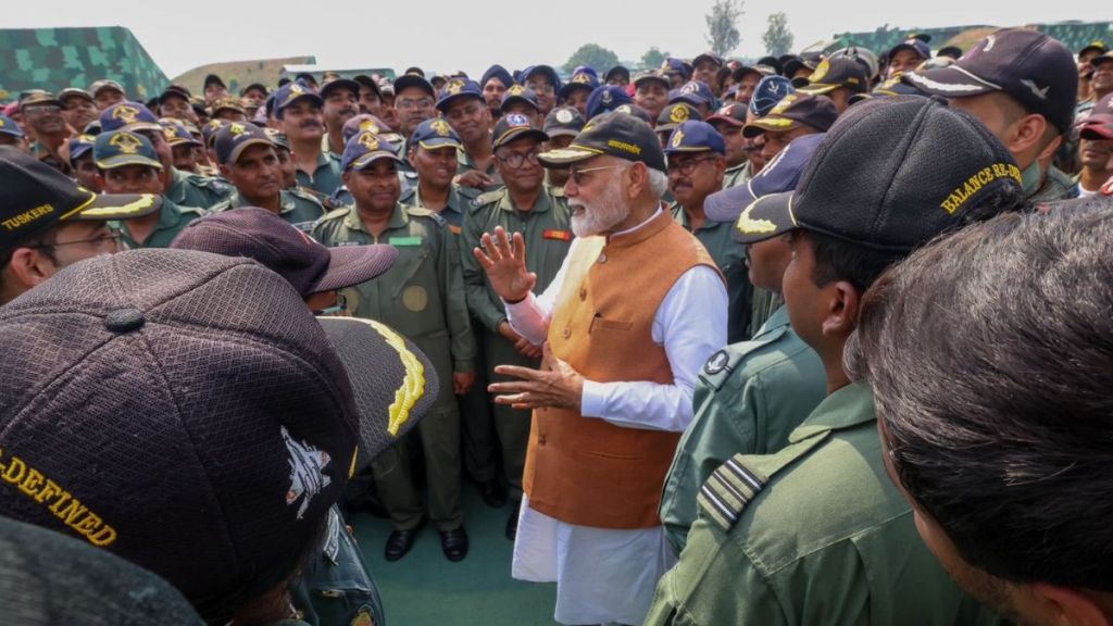 PM Modi With Army