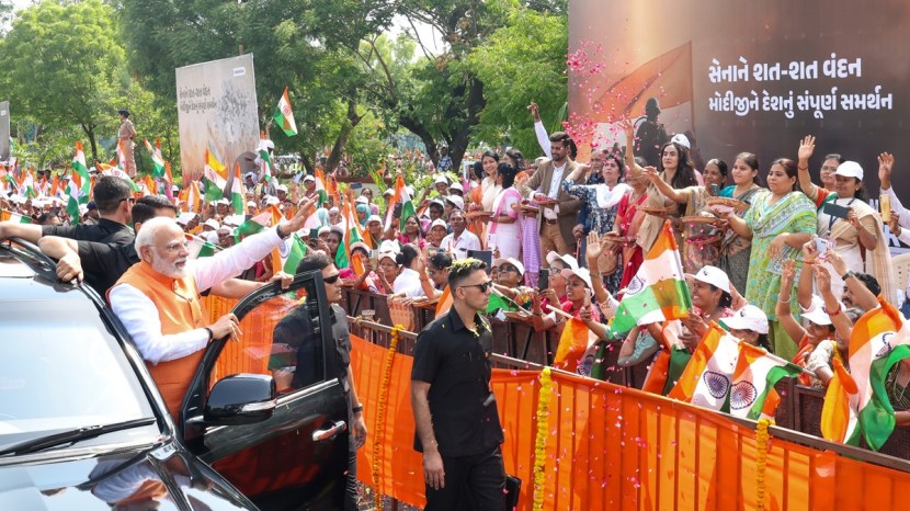 PM modi road show in vadodara