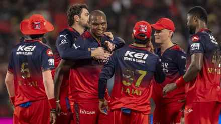 Royal Challengers Bengaluru vs Chennai Super Kings Live Match Score Updates in Marathi