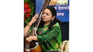 Dr Madhuri Dongre presented the K G Dharmadhikari Smt Sangeet Samvardhak award to Alapini Joshi