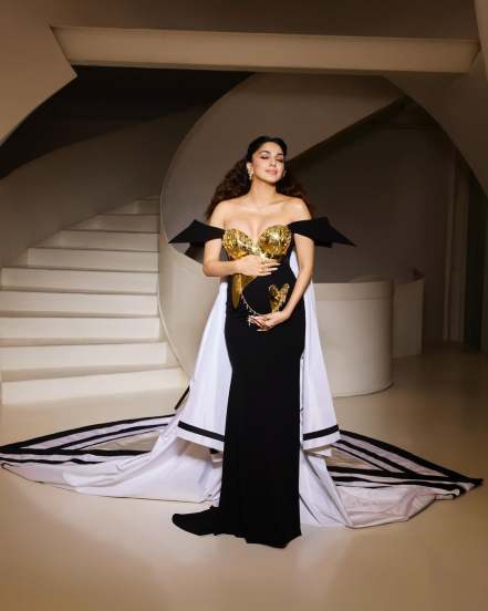 kiara advani made a show stopping debut with baby bump at the prestigious met gala 2025