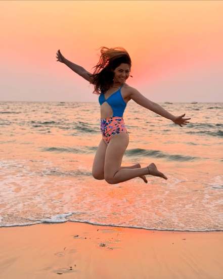 Sonalee kulkarni bikini look, Sonalee kulkarni birthday, marathi actress bikini photoshoot