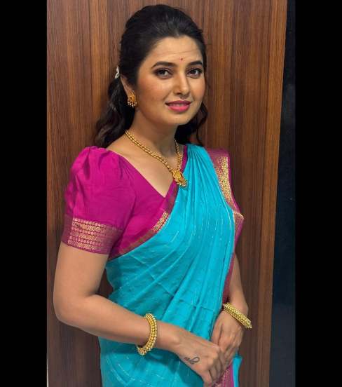 Prajakta mali saree look