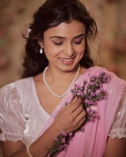 Mayuri Deshmukh pink Saree Look