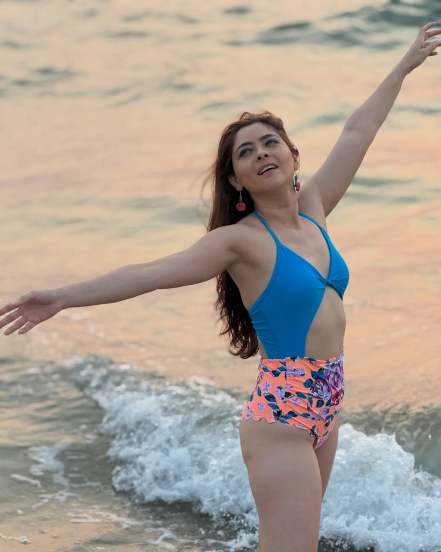 Sonalee kulkarni bikini look, Sonalee kulkarni birthday, marathi actress bikini photoshoot