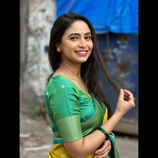 Sayali Deodhar Purple Saree Look