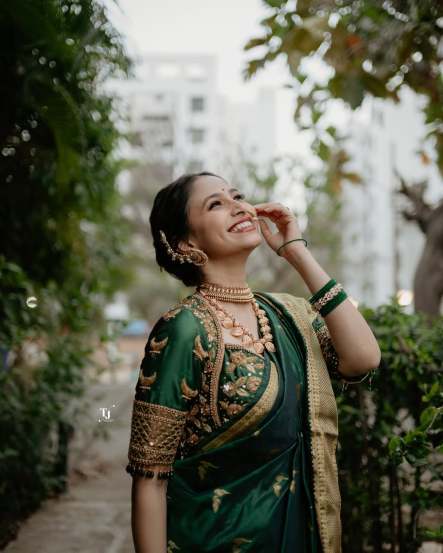 Sayali Deodhar Purple Saree Look