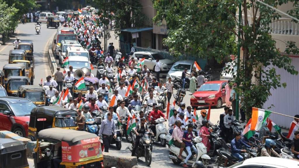 शिवसेने तर्फे बुधवारी ठाण्यात तिरंगा रॅलीचे आयोजन करण्यात आले ( photo: Deepak joshi )