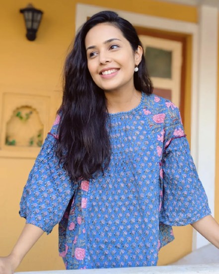 Shivani Rangole Kulkarni Cute Look