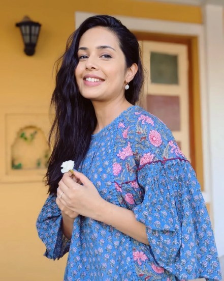 Shivani Rangole Kulkarni Cute Look