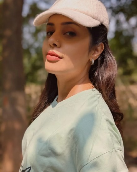 Shivani Rangole Kulkarni Cute Look