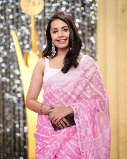 Shivani Rangole Kulkarni Cute Look