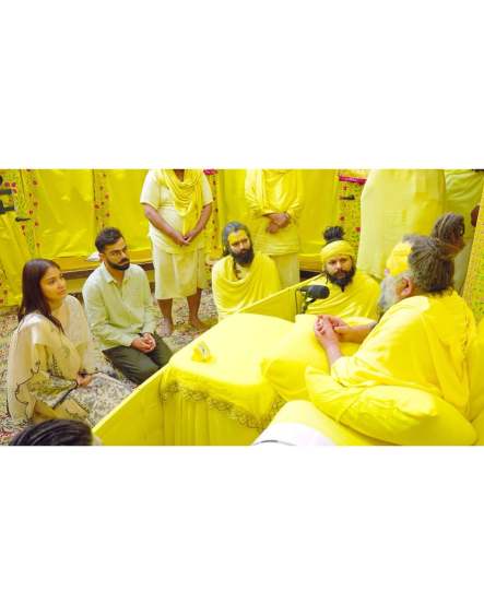 Virat Kohli Anushka Sharma Seeks Blessings from Premanand Maharaj 