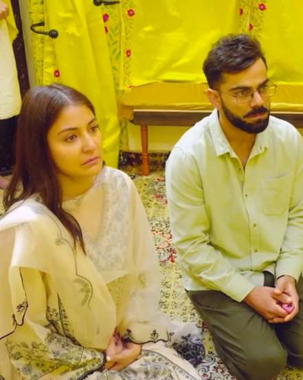 Virat Kohli Anushka Sharma Seeks Blessings from Premanand Maharaj 