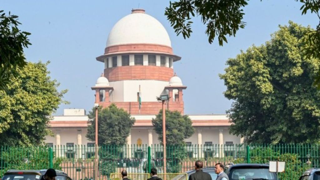 Rape convict and victim exchanging flowers inside Supreme Court of India